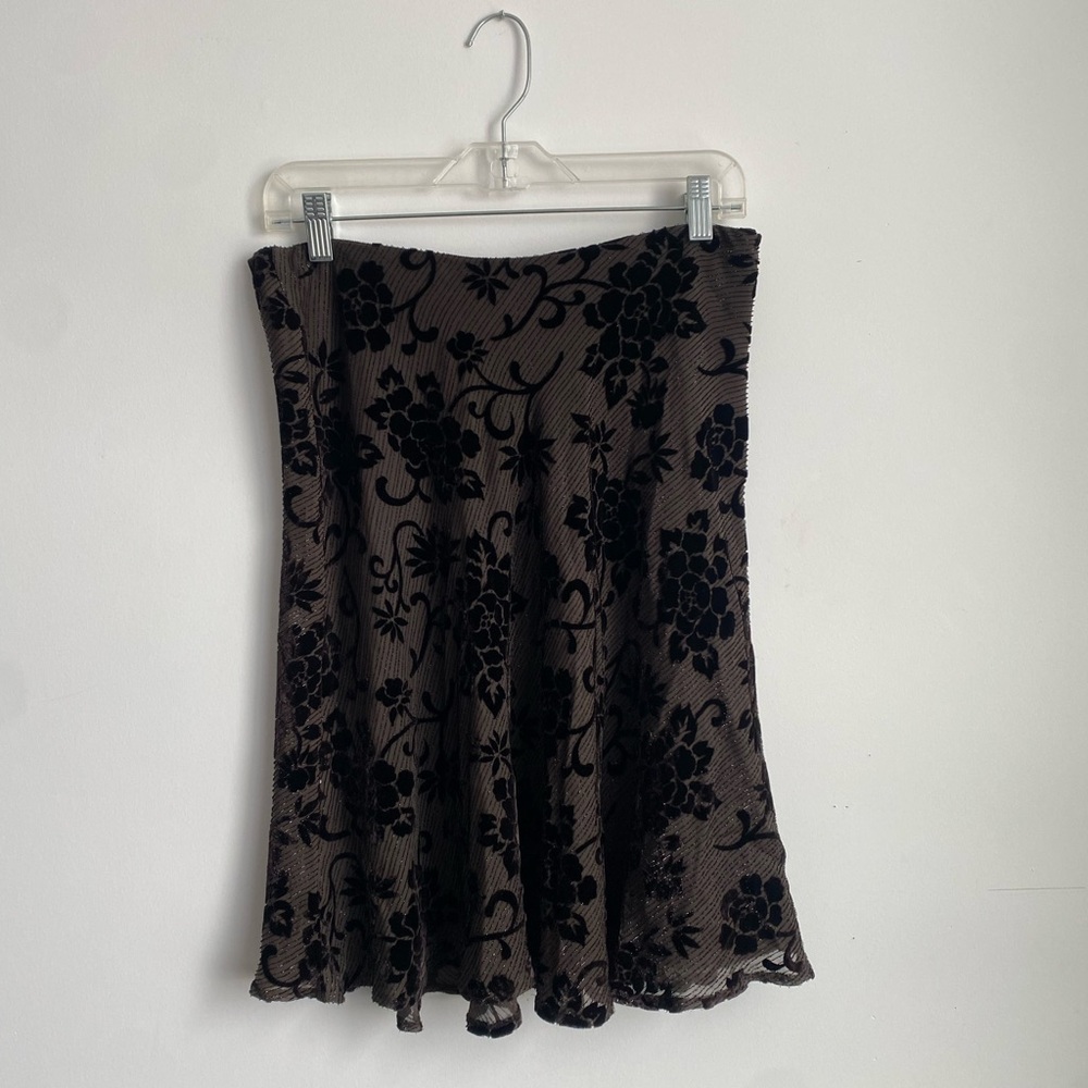 Chic Floral A-Line Skirt in Black and Brown